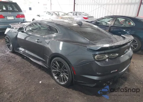 2021 Chevrolet Camaro Rwd Zl1 z USA, uszkodzony, nr VIN 1G1FK1R61M0105999
